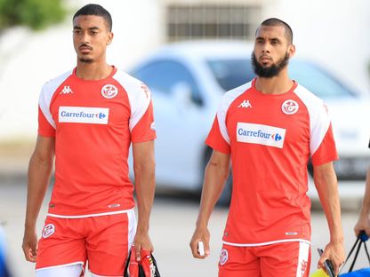 لاعبا المنتخب التونسي عيسي العيدوني (يمين) ويان فاليري (يسار) في حصة تدريبية- 3 يونيو 2024 - X/@Fédération Tunisienne de Football