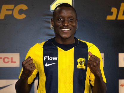 السنغالي ديون لوبي خلال جلسة تقديمية بعد التعاقد مع الاتحاد - 5 أغسطس 2026 - X/@ittihad