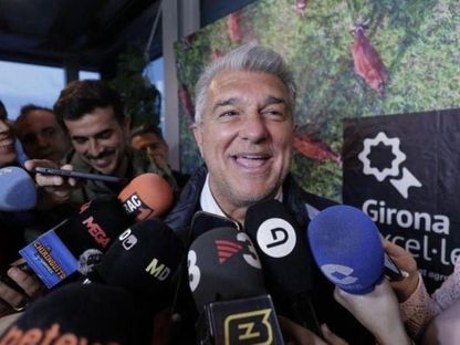 جوان لابورتا رئيس برشلونة أمام وسائل إعلام في دورتموند - 14 أبريل 2025 - X@mundodeportivo