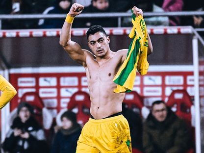 مصطفى محمد مهاجم نانت يحتفل بهدفه أمام رانس بالدوري الفرنسي - 2 فبراير 2025 - x@Ligue1_ENG