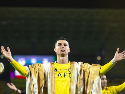 كريستيانو رونالدو بالبشت السعودي بعد فوز النصر على الحزم - 21 فبراير 2026 - X/@SPL_EN