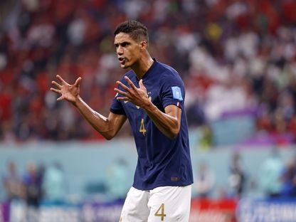 رافاييل فاران لاعب مانشستر يونايتد ومنتخب فرنسا في لقاء المغرب - 14 ديسمبر 2022 - Reuters