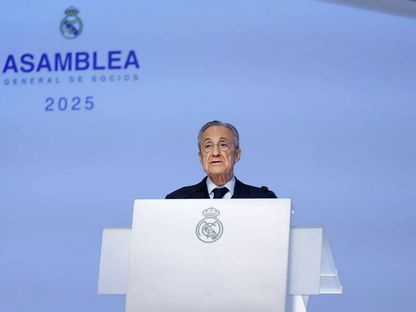 فلورنتينو بيريز يكشف تكلفة تجديد "برنابيو" وأسرار جمهوره الافتراضي بالمباريات