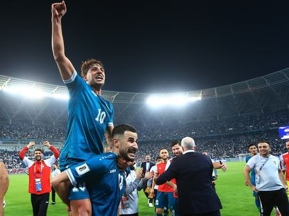 احتفال لاعبي العراق بالتأهل للملحق العالمي بعد الفوز على الإمارات - 18 نوفمبر 2025 - FB/@Iraq National Team