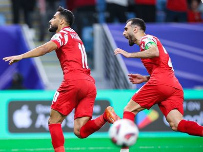 احتفال لاعبي منتخب الأردن بتسجيل هدف في مرمى ماليزيا بكأس آسيا - 15 يناير 2024 - X/@JordanFA