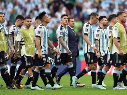 لاعبون أرجنتينون محبطون بعد المباراة ضد السعودية - 22 نوفمبر 2022 - Reuters