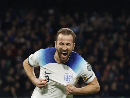 هاري كين قائد إنجلترا يحتفل بعد تسجيل الهدف الثاني في مرمى إيطاليا في تصفيات بطولة أوروبا 2024 - 23 مارس 2023 - REUTERS