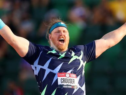 الأميركي رايان كروسر يحتفل بعد تحطيمه الرقم القياسي العالمي في رمي الجلة - أميركا - 19 يونيو 2021 - TWITTER/@Tokyo2020