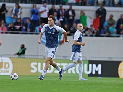 لاعبو المنتخب الإيطالي خلال عملية الإحماء قبل مواجهة لوكسمبورغ الودية - 3 يونيو 2026 - X/@Azzurri_En