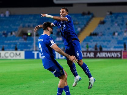 لاعبو الهلال يحتفلون بتسجيل هدف في مرمى الشرطة العراقي بدوري أبطال آسيا للنخبة - 1 أكتوبر 2024 - X/@Alhilal_EN