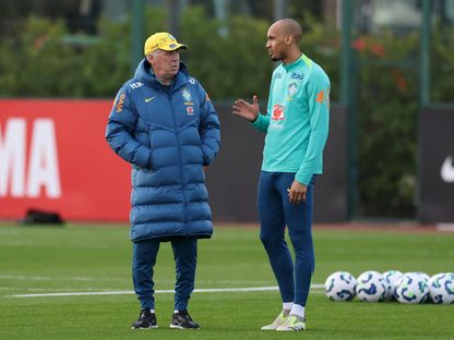كارلو أنشيلوتي وفابينيو خلال تدريب للبرازيل - 13 نوفمبر 2025 - Action Images via Reuters