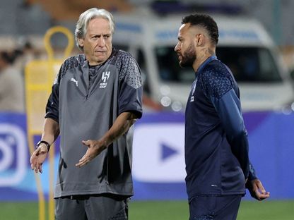 جورجي جيسوس مدرب الهلال مع نيمار في مران في إيران - 2 أكتوبر 2023 - Reuters
