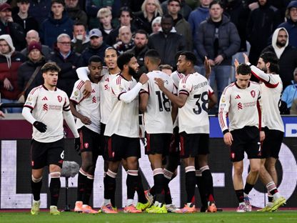 لاعبو ليفربول يحتفلون بهدف ألكسندر إيزاك في مرمى وست هام في الدوري الإنجليزي الممتاز - 30 نوفمبر 2025 - Reuters