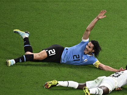 اعتراضات كافاني على الحكم في مباراة أوروجواي وغانا في كأس العالم 2022 - reuters