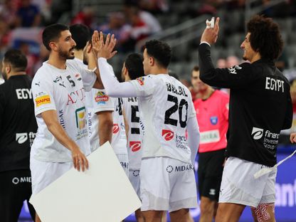 لاعبو مصر بعد الفوز على الرأس الأخضر ببطولة العالم في كرواتيا - 26 يناير 2025 - Reuters