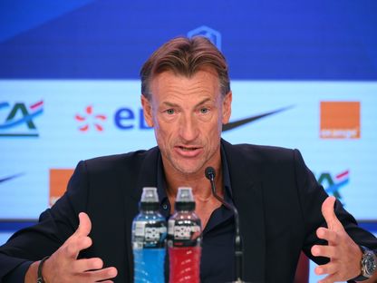 هيرفي رونار مدرب منتخب فرنسا للسيدات في مؤتمر صحفي - 31 مارس 2023 - AFP