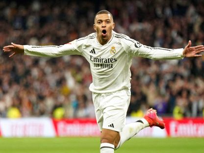 الفرنسي كيليان مبابي يحتفل بتسجيل هدف لفريقه ريال مدريد في شباك لاس بالماس بالدوري الإسباني - 19 يناير 2025 - REUTERS