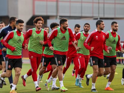 لاعبو الأهلي المصري في حصة تدريبية استعدادا لمواجهة صنداونز في دوري أبطال إفريقيا - 24 فبراير 2023 - TWITTER/@AlAhly