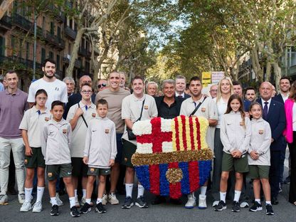 جوان لابورتا مع وفد لبرشلونة خلال إحياء العيد الوطني لكاتالونيا - 11 سبتمبر 2023 - X/@FCBarcelona_es