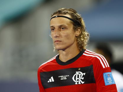 ردة فعل دافيد لويز لاعب فلامنغو البرازيلي بعد الخسارة أمام الهلال في نصف نهائي كأس العالم للأندية - 7 فبراير 2023 - reuters