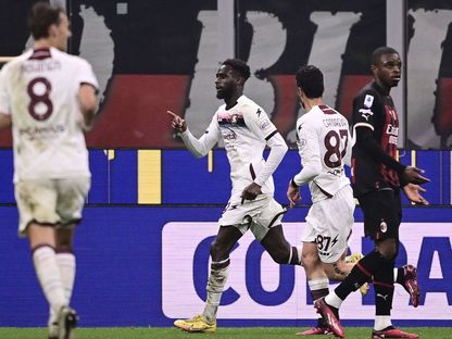 بولاي ديا يسجل هدف أمام ميلان في الدوري الإيطالي 13-3-2023 - Reuters