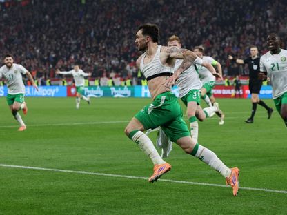 تروي باروت يحتفل بهدف فوز أيرلندا على المجر في الوقت القاتل بتصفيات كأس العالم - 16 نوفمبر 2025 - Reuters