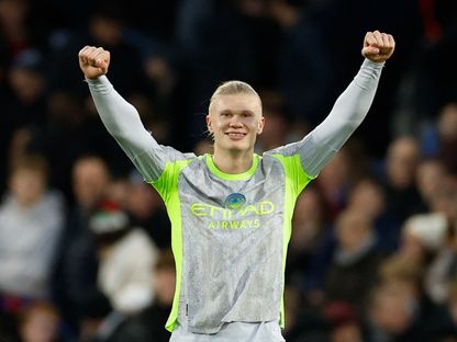 إيرلينغ هالاند مهاجم مانشستر سيتي يحتفل بهدفه الثاني أمام كريستال بالاس في الدوري الإنجليزي الممتاز - 14 ديسمبر 2025 - Action Images via Reuters