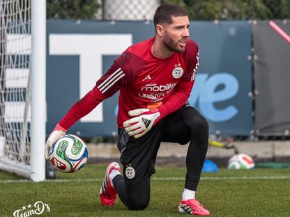 لوكا زيدان خلال تدريبات منتخب الجزائر في مدينة تورينو - 28 مارس 2026 - FB/Équipe d'Algérie de football