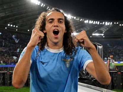 ماتيو غندوزي يحتفل بفوز لاتسيو على يوفنتوس في الدوري الإيطالي - 25 أكتوبر 2025 - Reuters