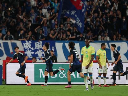 فرحة لاعبي اليابان بتسجيل هدف في شباك البرازيل خلال مباراة ودية - 14 أكتوبر 2025 - REUTERS