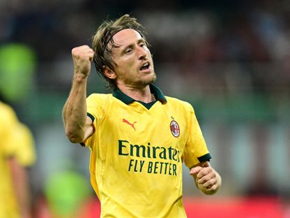 لوكا مودريتش يحتفل بهدفه في مباراة ميلان وبولونيا بالدوري الإيطالي - 14 سبتمبر 2025 - Reuters