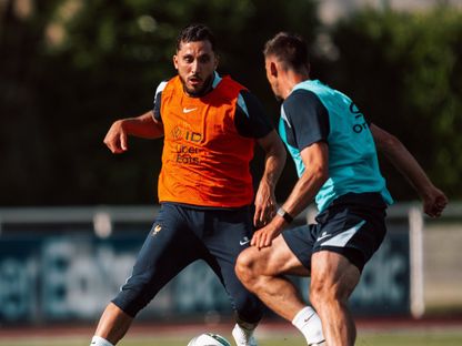 شرقي يثير جدلاً في الجزائر.. ويريد الاقتداء بزيدان في منتخب فرنسا