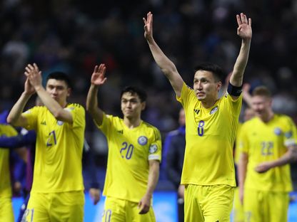 لاعبون من كازاخستان يحتفلون بعد فوزهم على الدنمارك في تصفيات "يورو 2024" - 26 مارس 2023 - Reuters 