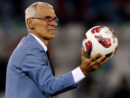 مدرب سوريا هيكتور كوبر خلال مباراة ضد أوزبكستان في كأس آسيا - 13 يناير 2024 - Reuters