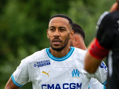 النجم الغابوني بيير إيمريك أوباميانغ بقميص فريقه أولمبيك مارسيليا -23 يوليو 2023 - twitter/OM_Officiel