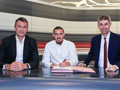 إسماعيل بن ناصر يوقع عقداً جديداً مع ميلان الإيطالي - 12 يناير 2022 - https://www.facebook.com/ACMilan/