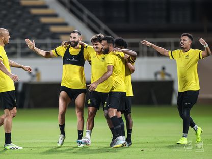 كريم بنزيما في حصة تدريبية مع زملائه في نادي الاتحاد السعودي - 27 أغسطس 2023 - X/@ittihad