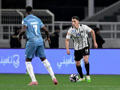 فنسنت سيرو لاعب وسط الشباب في مباراة  الأخدود بالدوري السعودي - 14 مارس 2026 - X/@AlShababSaudiFC