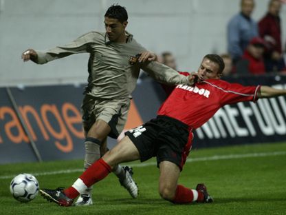 البرتغالي ريكاردو كواريزما بقميص نادي برشلونة الإسباني - reuters