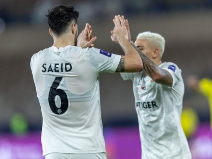 احتفال لاعبي شباب الأهلي دبي الإماراتي بتسجيل هدف في مرمى تراكتور الإيراني في دوري أبطال آسيا للنخبة - 14 أبريل 2026 - X/@Shabab_AlAhliFC