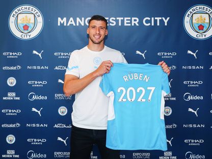 روبين دياز بعد تمديد عقده مع مانشستر سيتي حتى 2027 - TWITTER/@ManCity