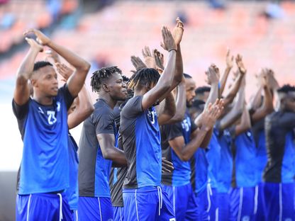 لاعبو الهلال يحيون جمهور الفريق خلال مباراة الترجي الرياضي التونسي بدوري أبطال إفريقيا - 1 ديسمبر 2023 -  Facebook/Al Hilal S.C