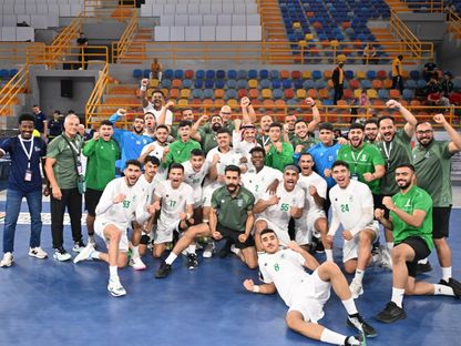 احتفال المنتخب السعودي بالتأهل إلى الدور الرئيسي ببطولة العالم لكرة اليد تحت 19 عاماً - 9 أغسطس 2025 - /@sahfksa