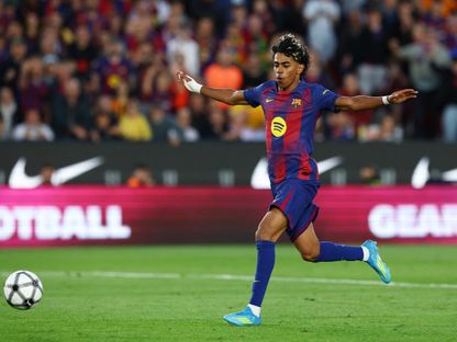 لامين يامال يحتفل قبل تسجيل هدف لبرشلونة في مرمى إسبانيول الخالي - 11 أبريل 2026 - Reuters