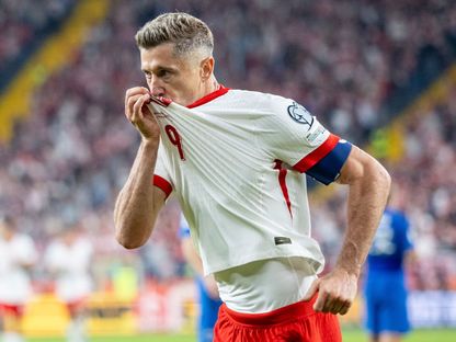 روبرت ليفاندوفسكي بعد تسجيله هدفاً لبولندا في مرمى فنلندا بتصفيات كأس العالم 2026 - 7 سبتمبر 2025 - GETTY IMAGES