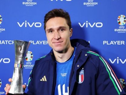 فيديريكو كييزا يحمل جائزة أفضل لاعب في مباراة إيطاليا وألبانيا في بطولة أوروبا "يورو 2024"- 15 يونيو 2024 - UEFA