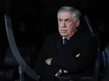 كارلو أنشيلوتي مدرب ريال مدريد على مقاعد البدلاء خلال مواجهة سالزبورغ في دوري أبطال أوروبا - 22 يناير 2025 - Reuters