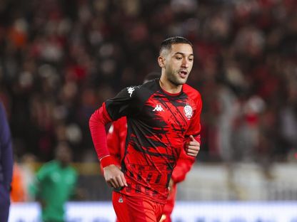 حكيم زياش أثناء عملية الإحماء قبل مباراة الوداد الرياضي ومانيما يونيون بكأس الكونفيدرالية الإفريقية - 25 يناير 2026 - X/CAFCLCC_ar