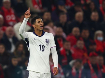 أسطورة إنجلترا يدافع عن جود بيلينغهام: الصحافة تكرهه لعجزها أمامه