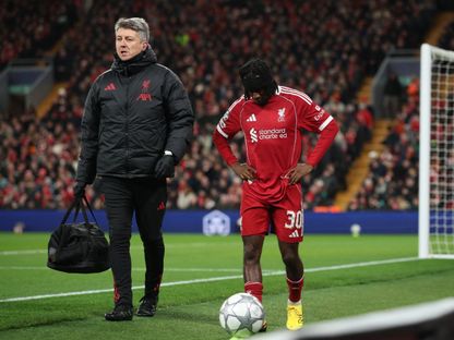 جيريمي فريمبونغ يغادر لقاء ليفربول وكاراباغ مصاباً - 28 يناير 2026 - Reuters